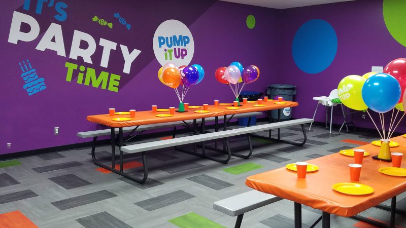 How to Decorate a Party Room
