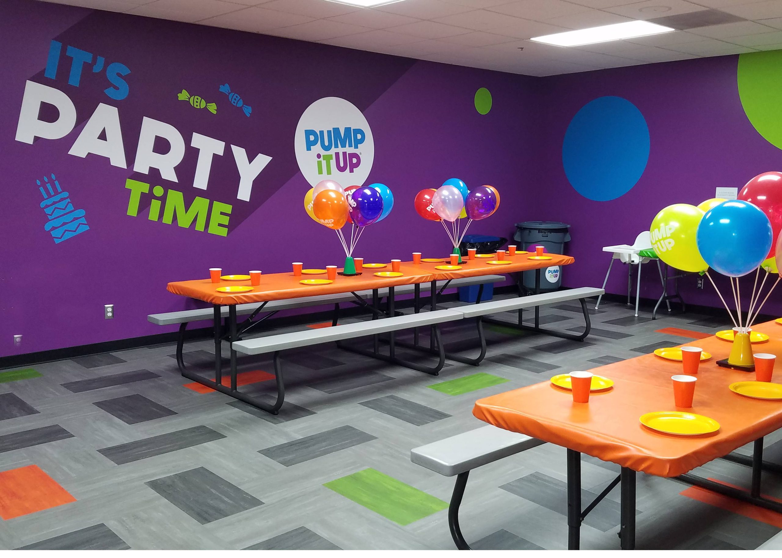 How to Decorate a Party Room